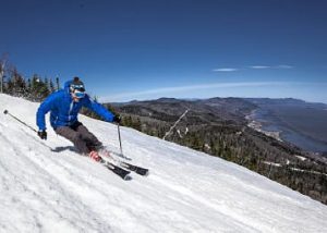 Skier-Stoneham-Mont-Sainte-Anne-Massif-Charlevoix